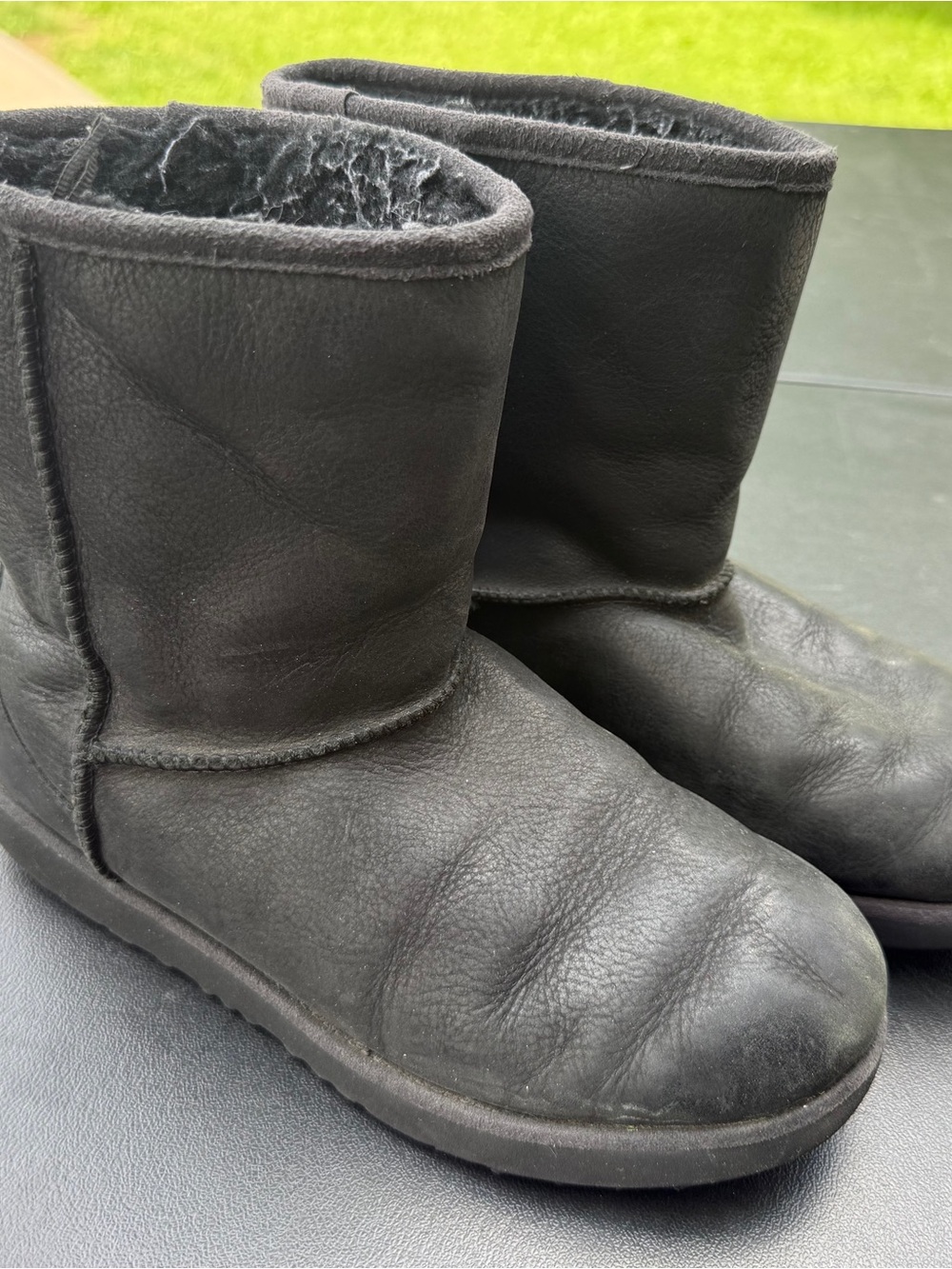 UGG Classic Short II Boots Women's Size US 5 Black Leather Shearling Lined
